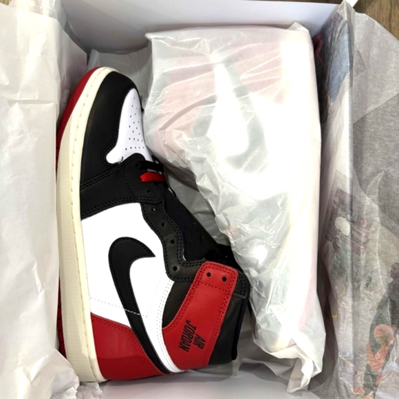 Nike Men's Sneakers with Red Soles - Picture 5 of 10